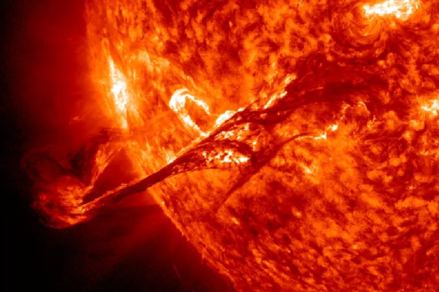 Major bursts of solar flares on Sun to cause brighter auroras