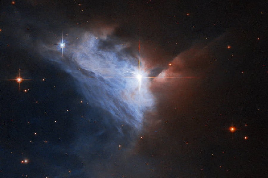 Hubble snaps captivating image of bright cosmic cloud