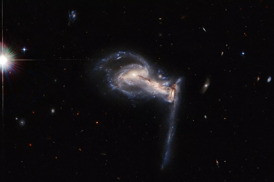 Hubble Space Telescope captures galactic siblings