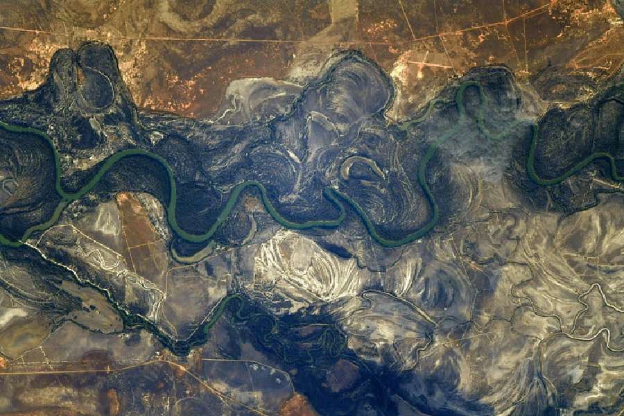 ISS astronauts capture mesmerizing Earth images